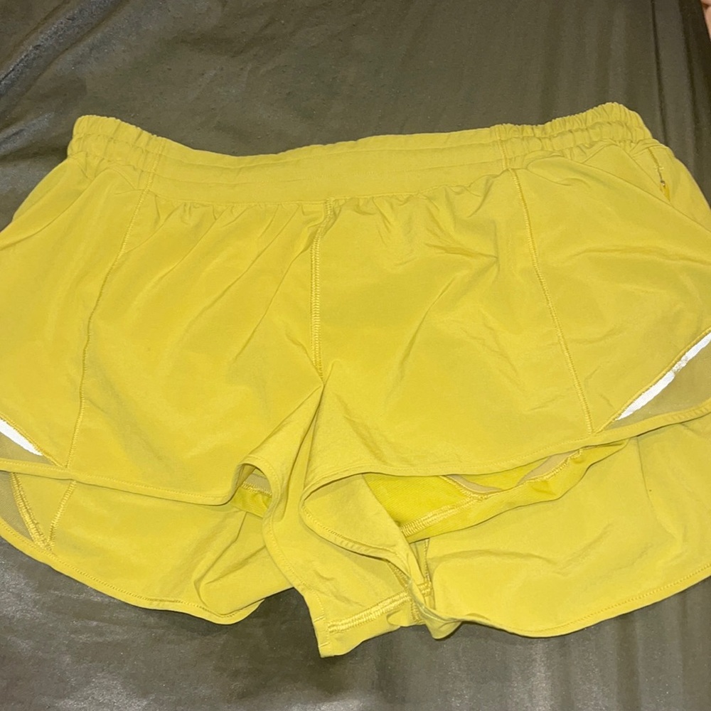 like new 2.5 Hotty hot shorts